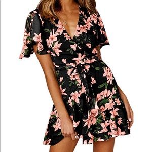 New floral print V-neck wrap dress small